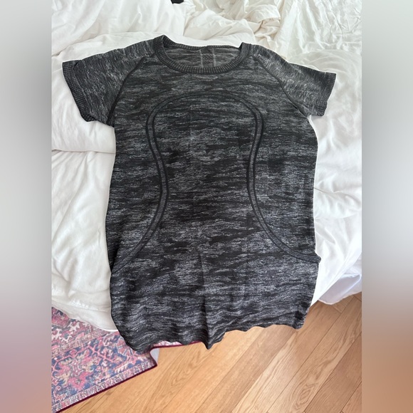 Lululemon Swiftly Tech Short-Sleeve Shirt 2.0 Hip Length - Picture 2 of 5